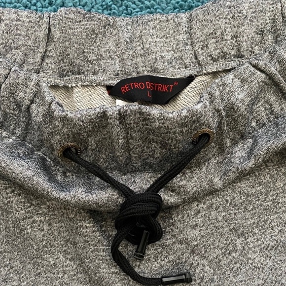 Men’s Retro Distrikt Shorts, Size Large - Picture 4 of 4